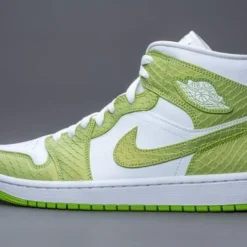 Nike Air Jordan 1 Mid Green Python (W) DV2959-113 Maat 42 GROEN