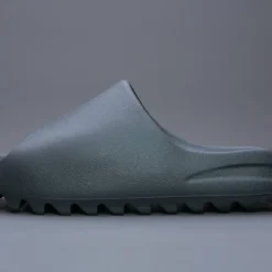 Adidas Yeezy Slide Onyx HQ6448 Maat 40 1/2 Kleur Als Op Foto
